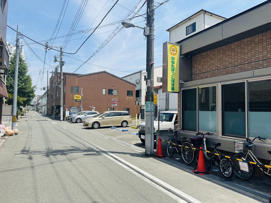 道順②タイムズの看板を右へ